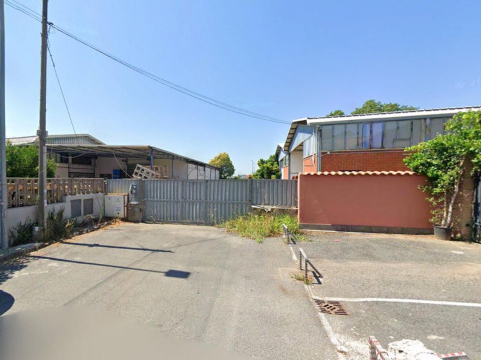 Commercial property in Fiumicino, Rome - photo 2