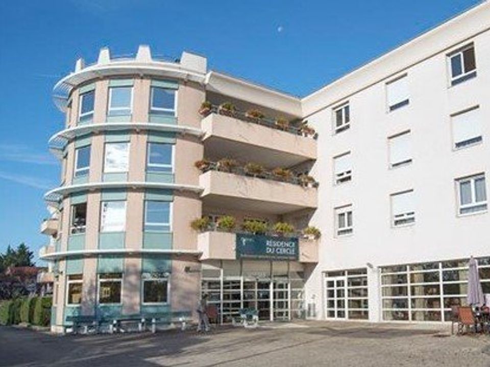 Erhvervsejendom i Sathonay-Camp, Rhone - foto 1