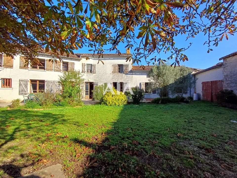 Landhuis in Les Adjots, Charente - foto 1
