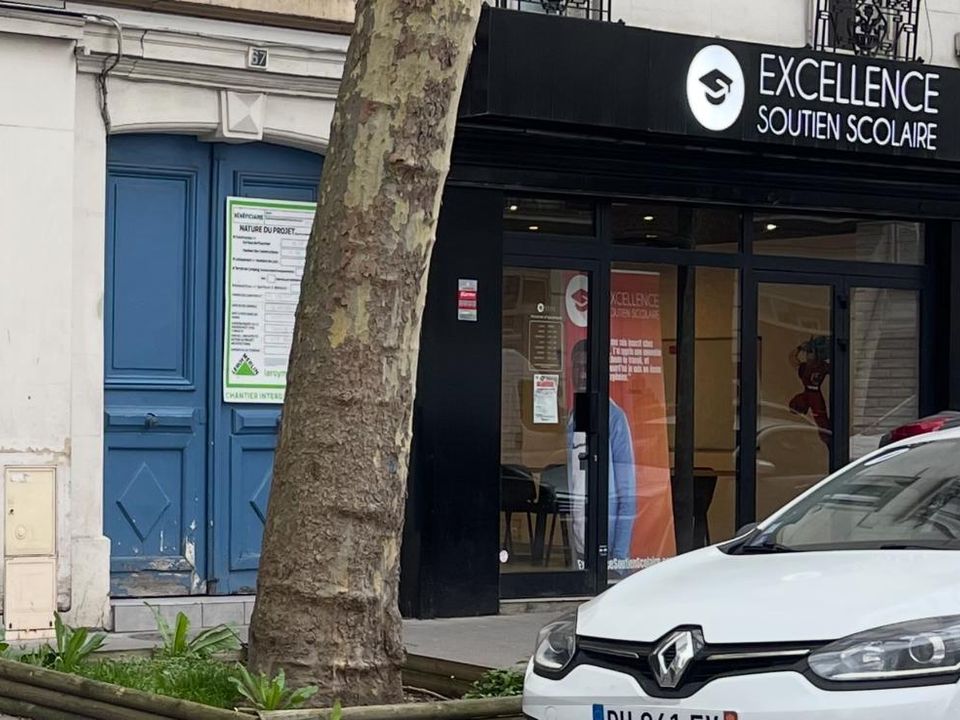 Erhvervsejendom i Saint-Ouen, Seine-Saint-Denis - foto 1