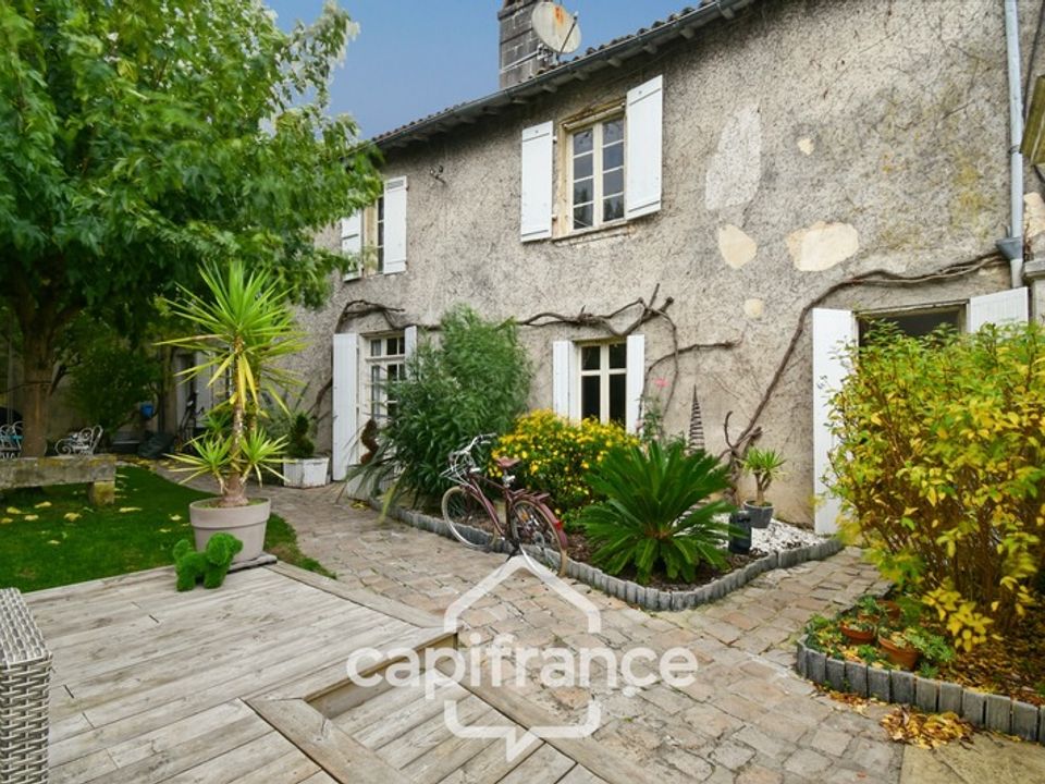 Villa i Saint-Jean-d'Angely, Charente-Maritime - foto 1