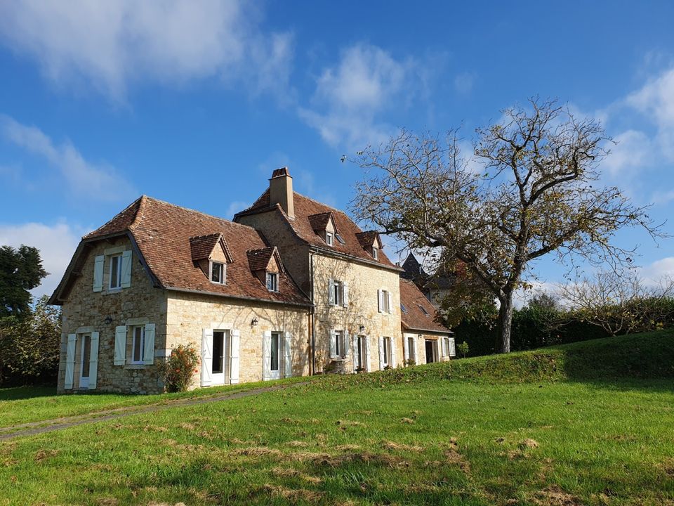 Villa in Villeneuve, Aveyron - photo 1