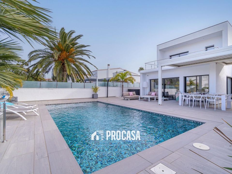 Villa i Empuriabrava, Gerona - foto 1