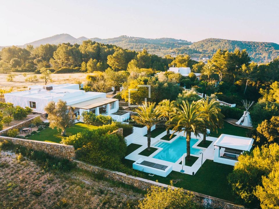 Landejendom i Santa Eulalia Del Rio, Ibiza - foto 1