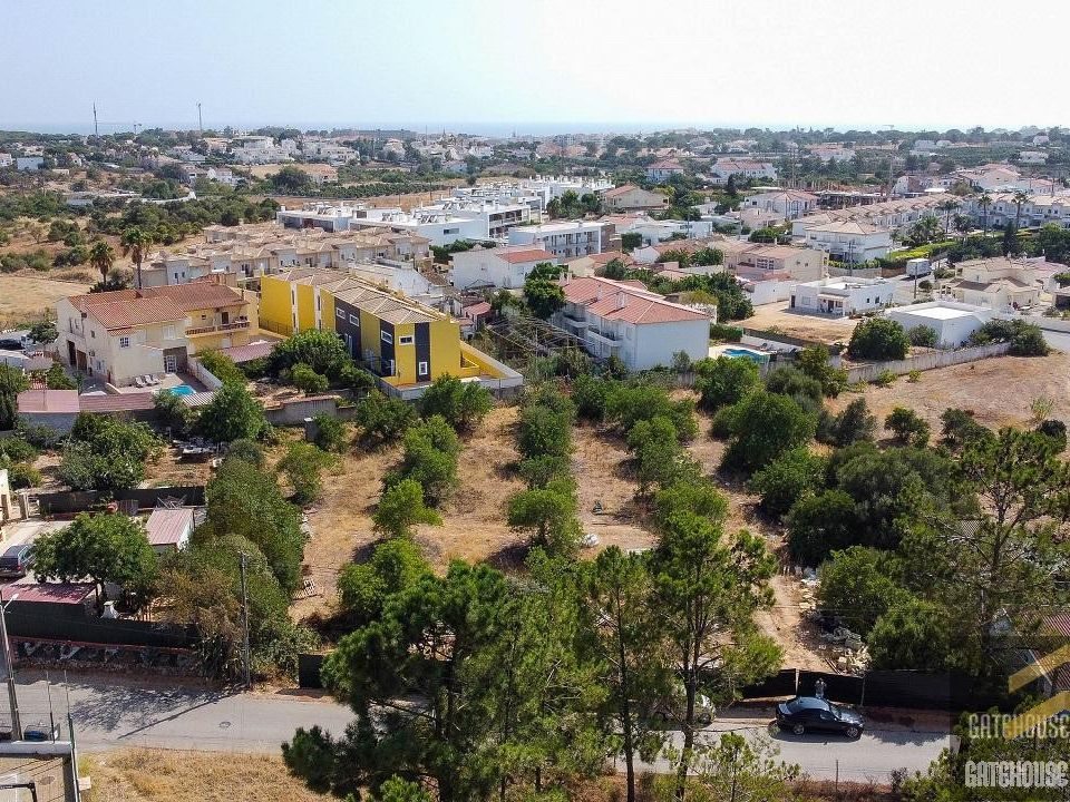 Helårsgrund i Olhos de Agua, Faro - foto 1