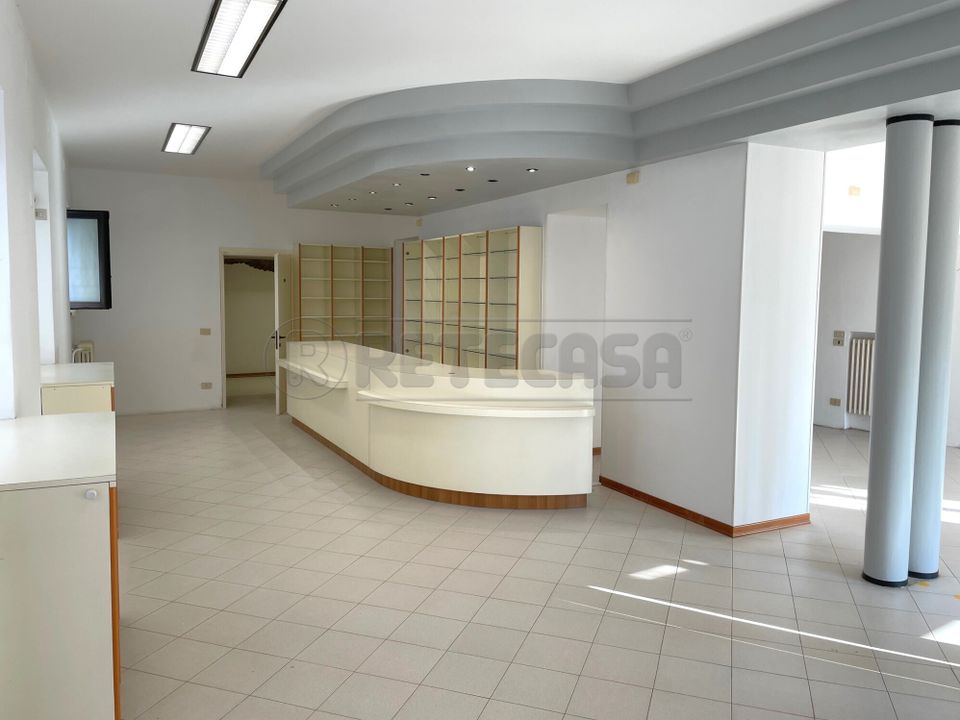 L'establiment comercial a Orgiano, Vicenza - foto 1