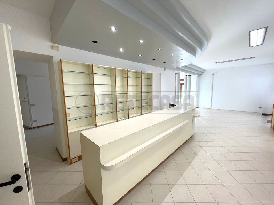 L'establiment comercial a Orgiano, Vicenza - foto 4