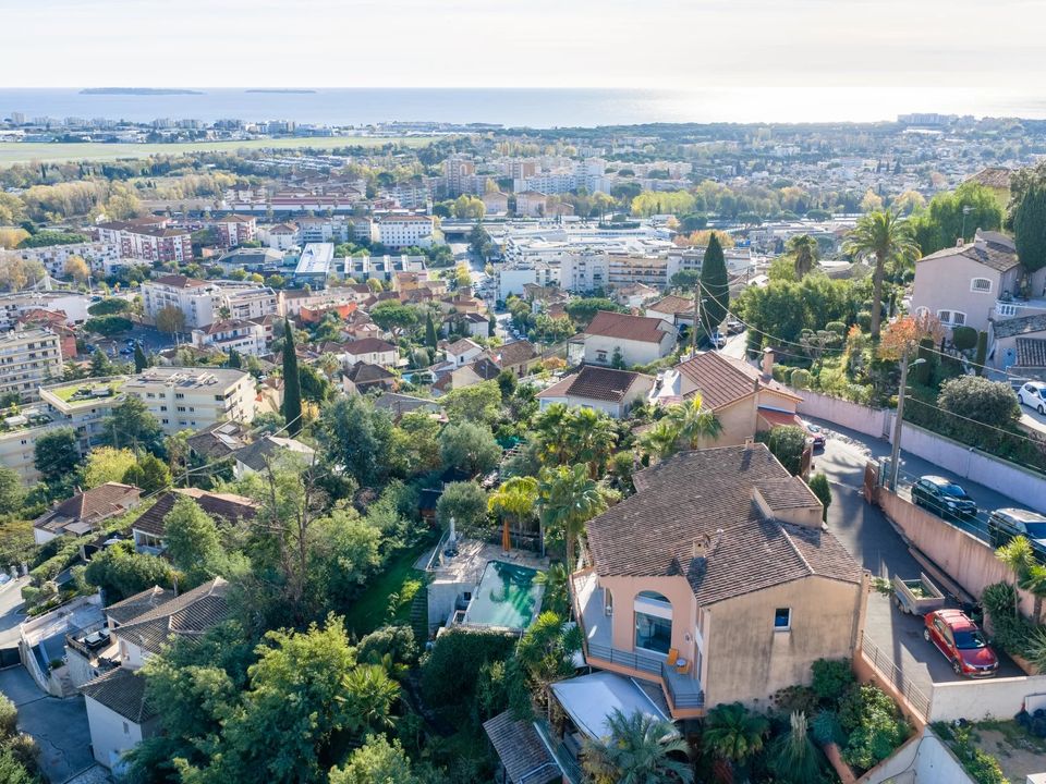 Villa i Mandelieu-la-Napoule, Alpes-Maritimes - bilde 1