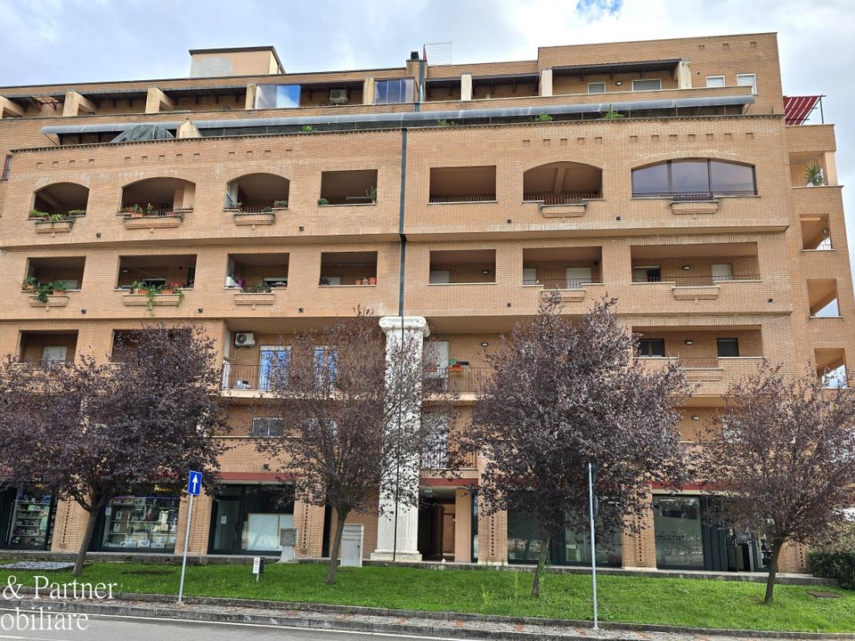 Erhvervsejendom i Bastia Umbra, Perugia - foto 1