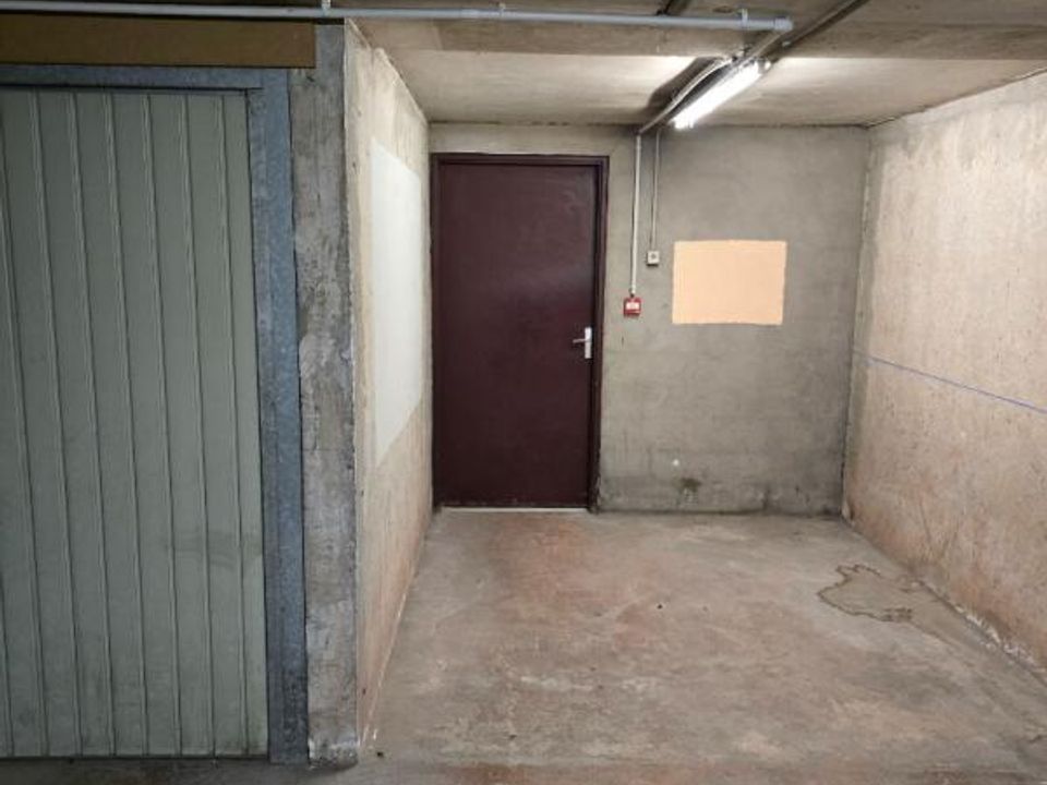 Parkeringsplass i Frejus, Var - bilde 2