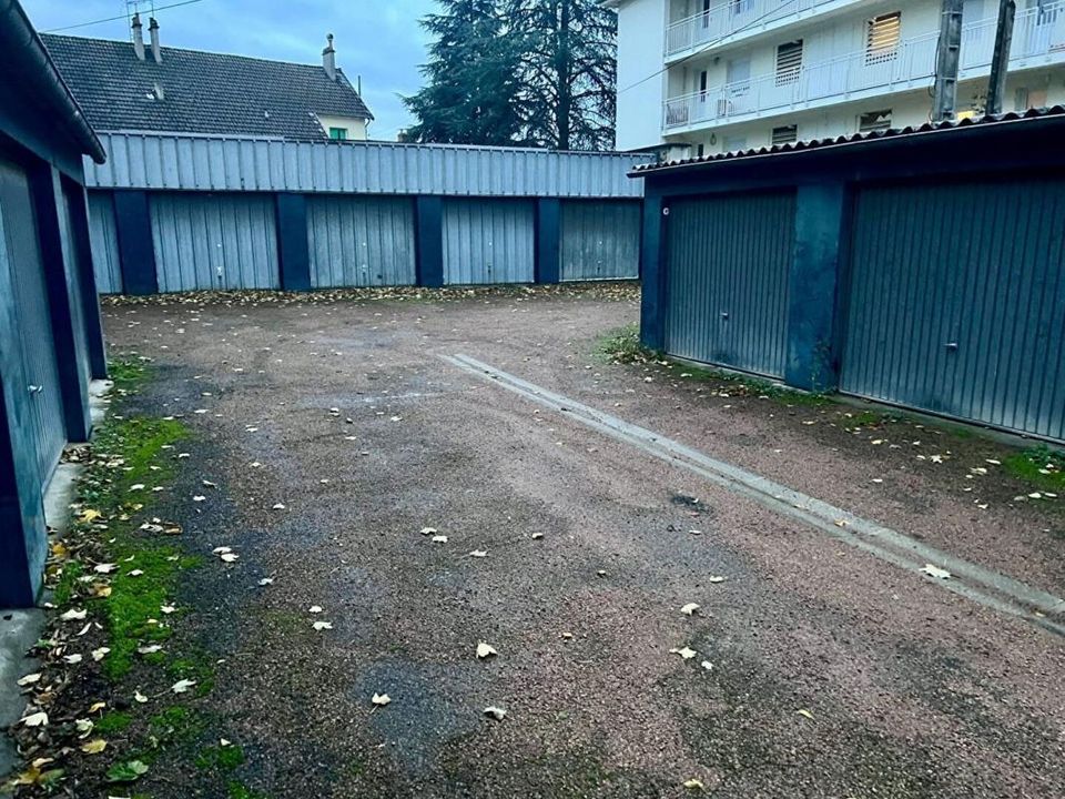 Parkeringsplass i Fourchambault, Nievre - bilde 2