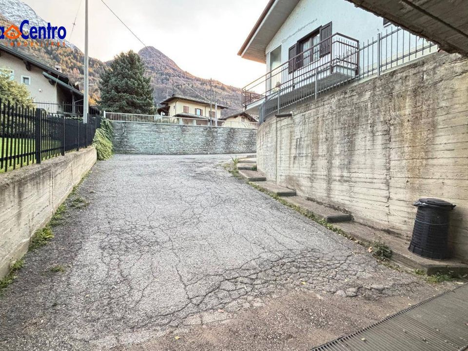 Parkeringsplads i Pollein, Aosta Valley - foto 1