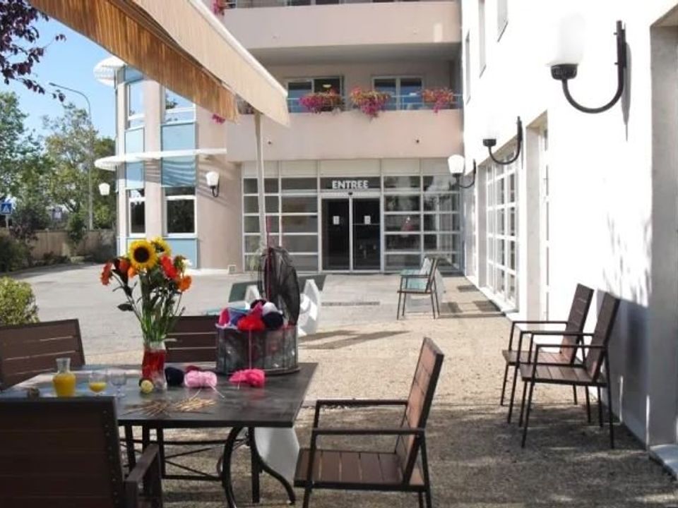 Erhvervsejendom i Sathonay-Camp, Rhone - foto 5
