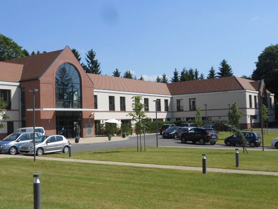 Erhvervsejendom i Le Cateau-Cambresis, Nord - foto 1