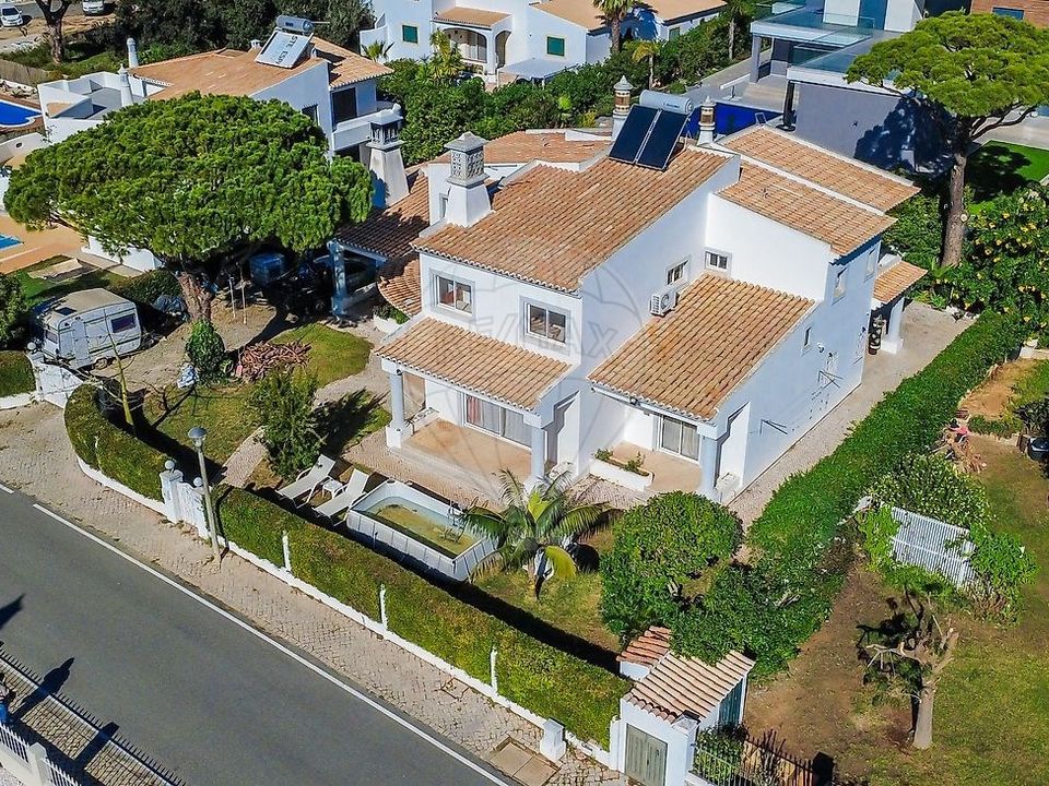 Villa i Quarteira, Faro - foto 1