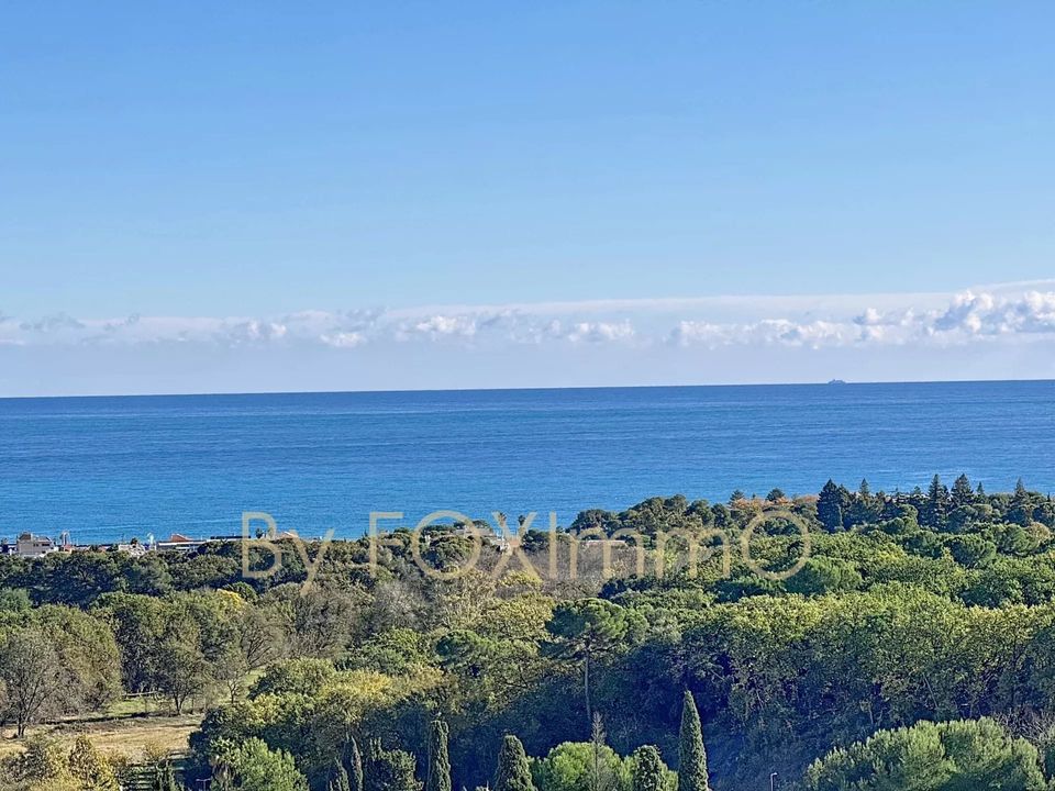 Villa i Villeneuve-Loubet, Alpes-Maritimes - foto 1