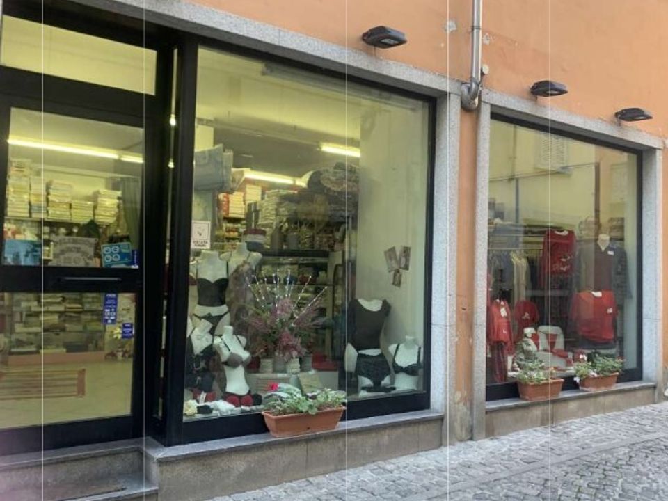 Erhvervsejendom i Valenza, Alessandria - foto 1