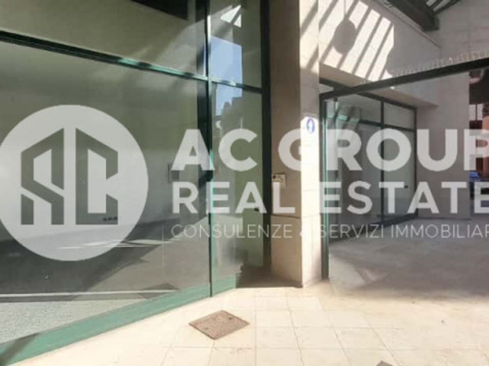 Propiedad comercial en Saronno, Varese - foto 2