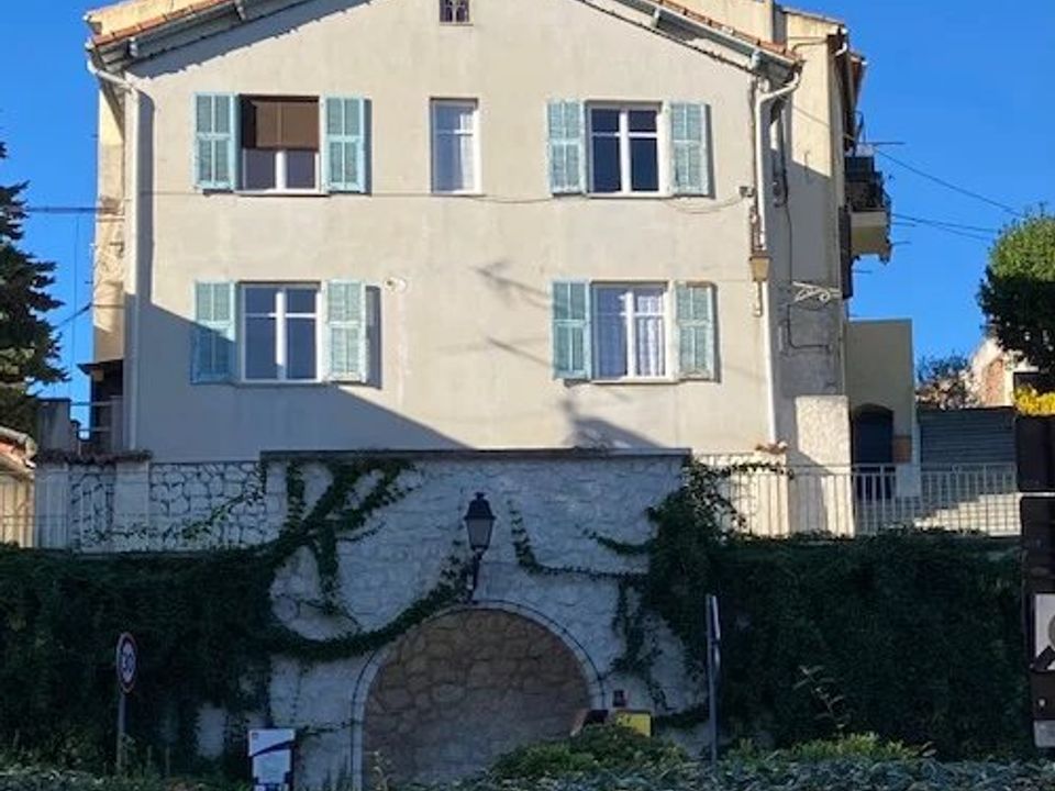 Villa i Saint-Laurent-du-Var, Alpes-Maritimes - foto 1