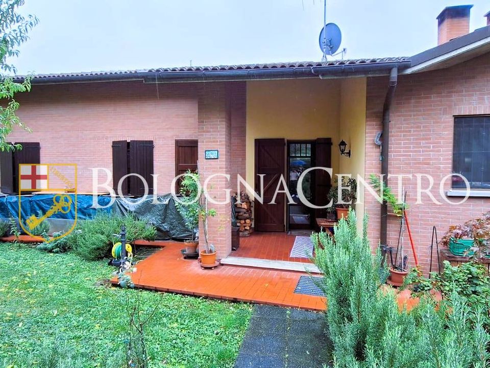 Casa adossada a Monte San Pietro, Bologna - foto 1
