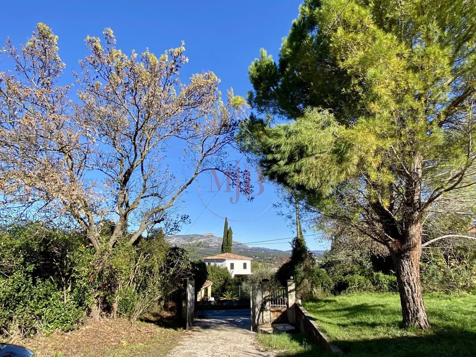 Villa i Aubagne en Provence, Bouches-du-Rhone - foto 1