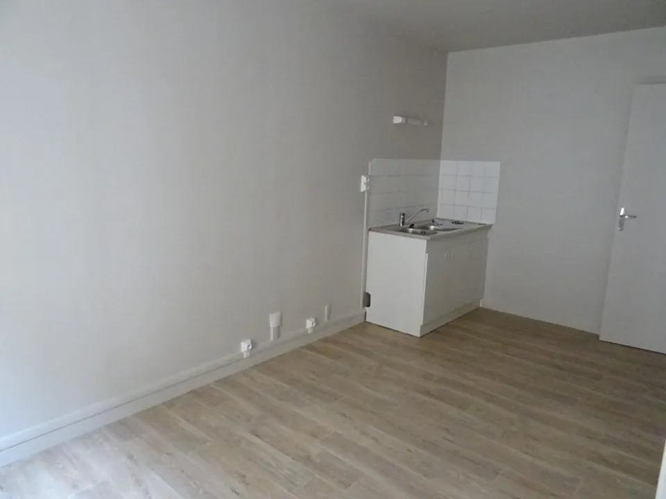 Apartment in Avallon, Yonne - photo 2