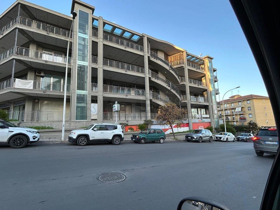 Erhvervsejendom i Caltanissetta, Caltanissetta - foto 1