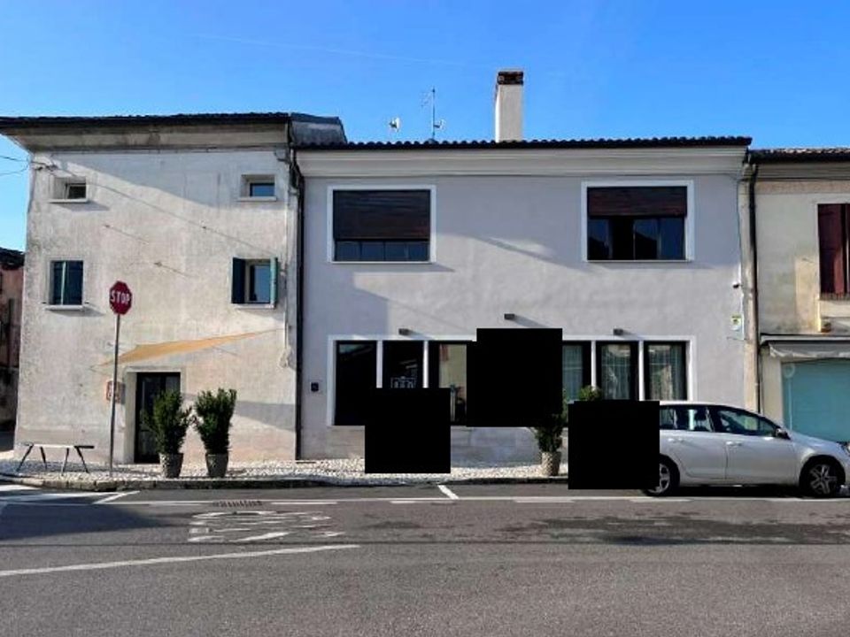 L'establiment comercial a Crocetta del Montello, Treviso - foto 1