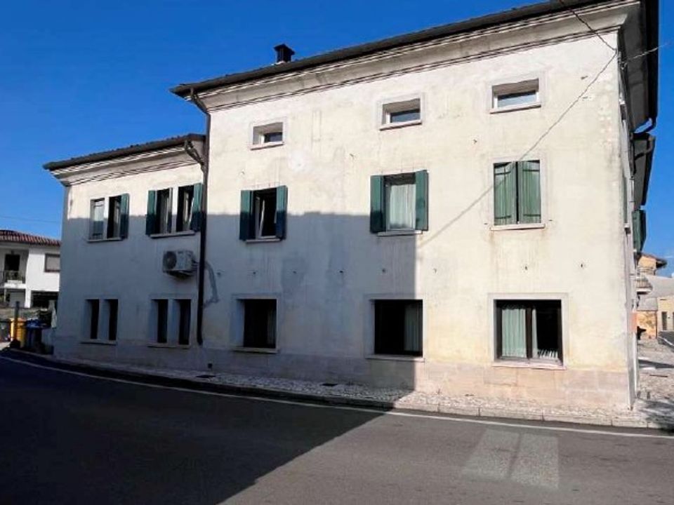L'establiment comercial a Crocetta del Montello, Treviso - foto 2