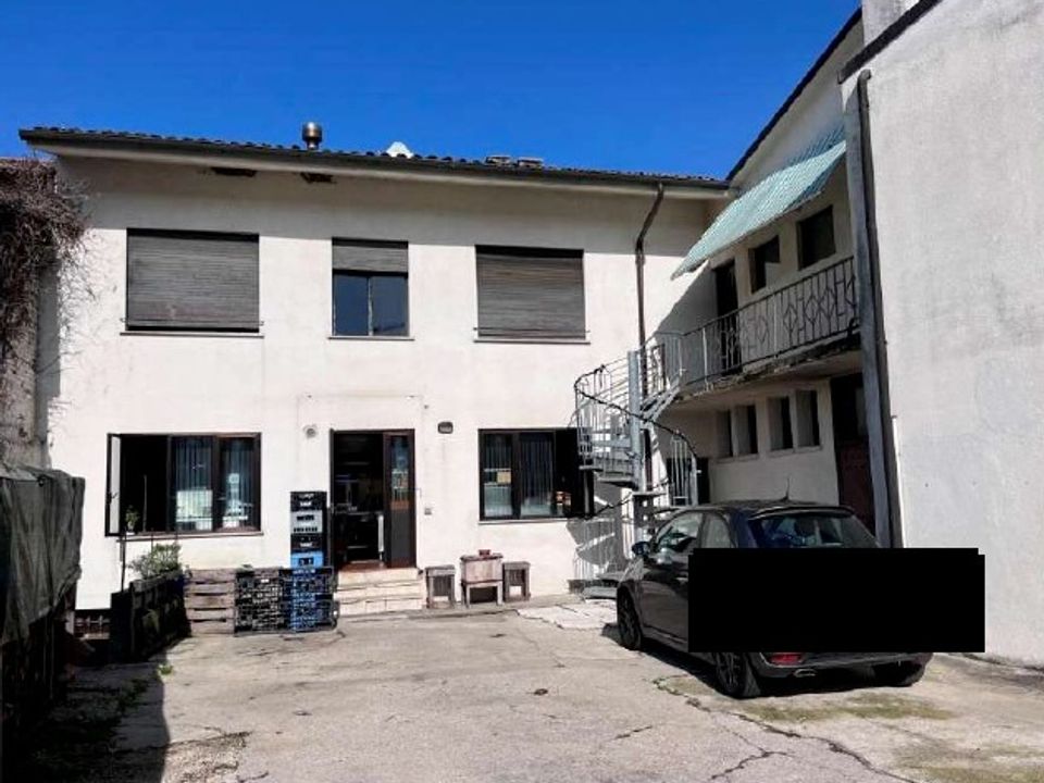 L'establiment comercial a Crocetta del Montello, Treviso - foto 3