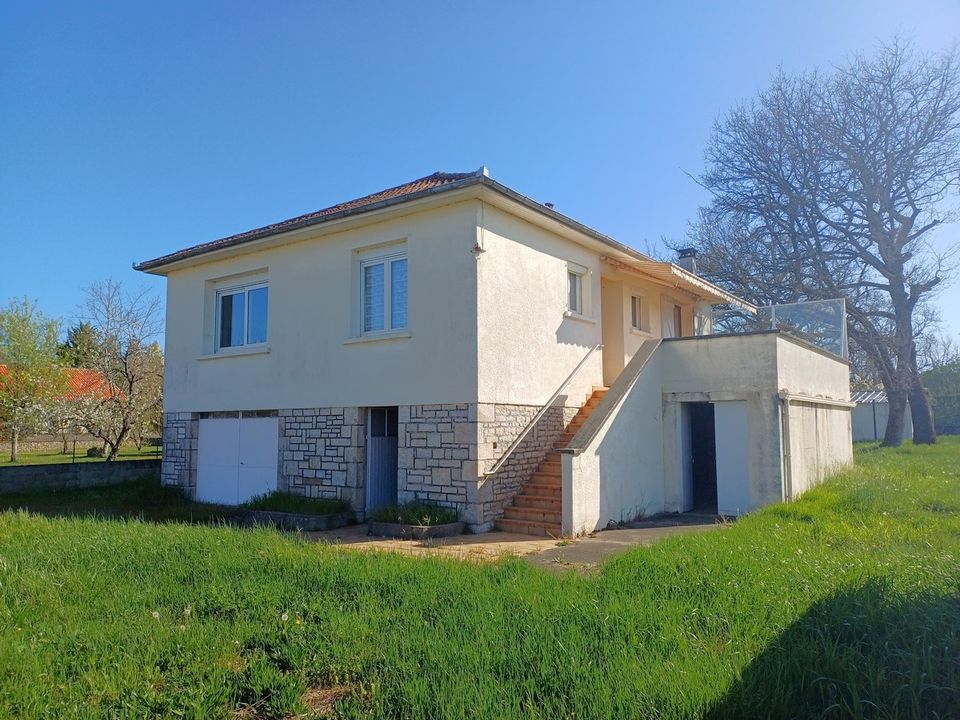 Villa in Villeneuve, Aveyron - photo 1