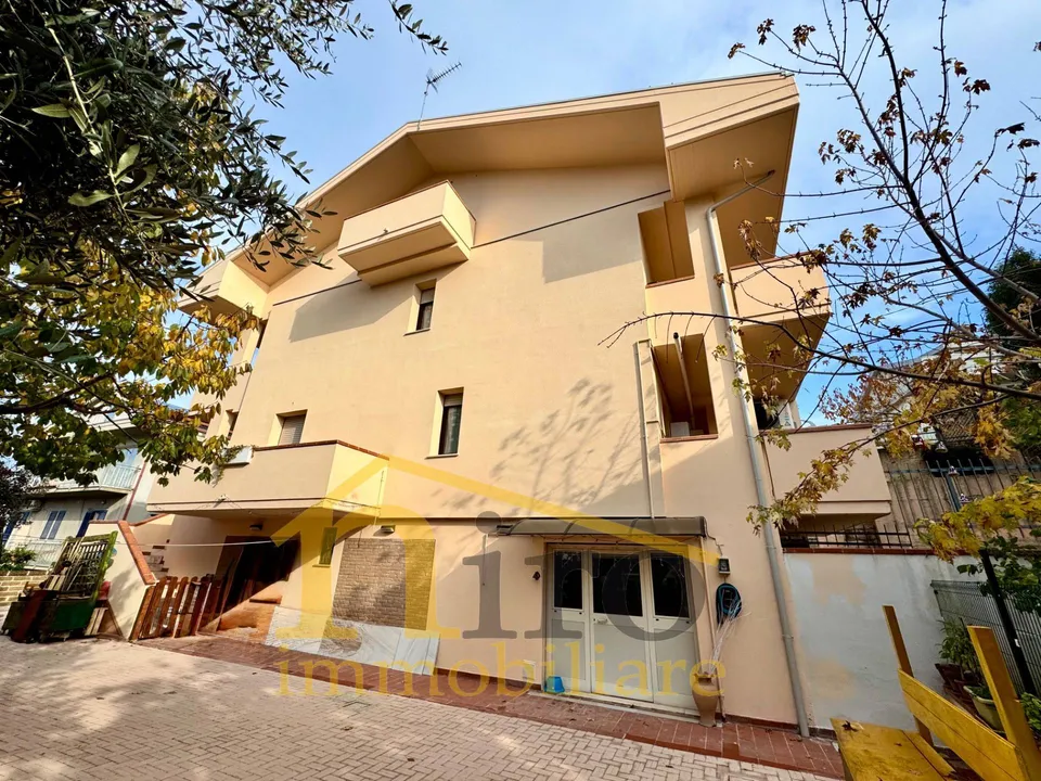 Villa - Montesilvano Marina, Pescara - photo 1