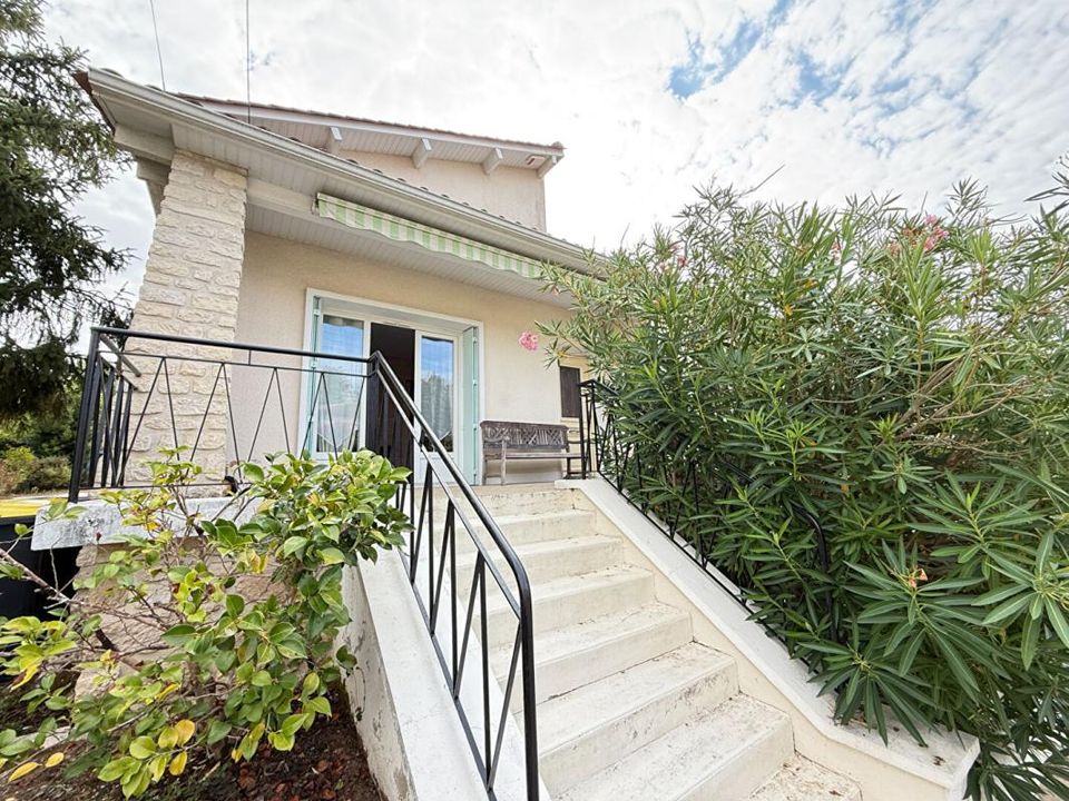 Villa in Saint-Yrieix-Sur-Charente, Charente - foto 1
