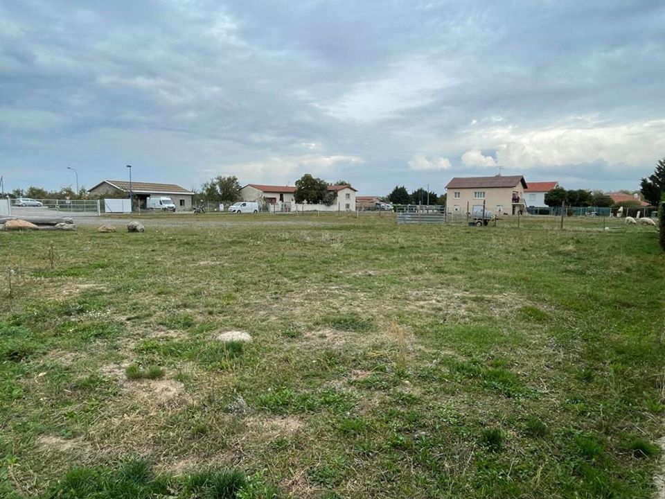 Helårsgrund i Sainte-Agathe-la-Bouteresse, Loire - foto 2
