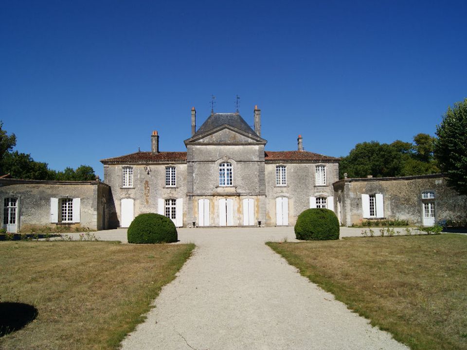 Villa i Saint-Jean-d'Angely, Charente-Maritime - foto 1