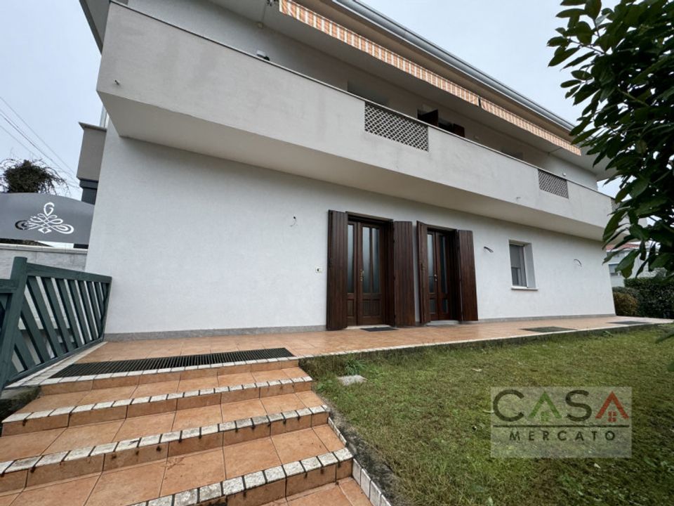 Villa i Cordenons, Pordenone - foto 1