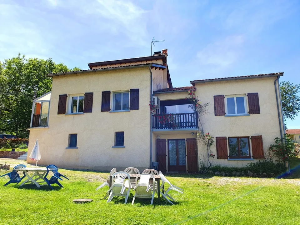 Villa in Villeneuve, Aveyron - photo 1