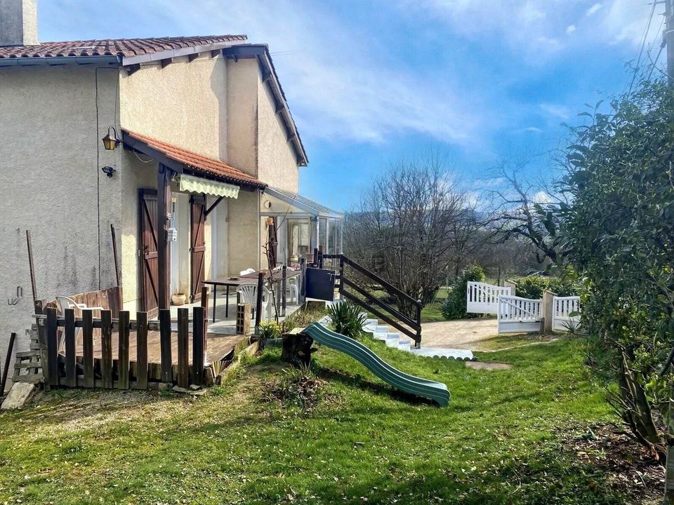 Villa in Villeneuve, Aveyron - photo 1