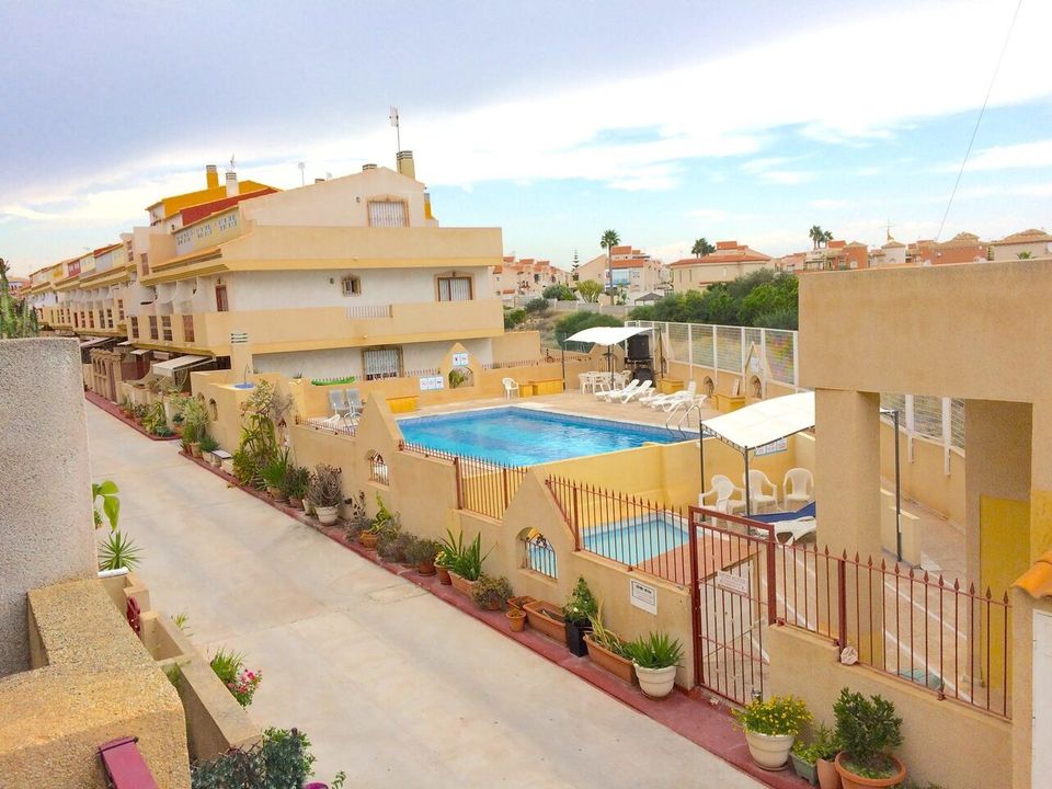 Byhus i Playa Flamenca, Alicante - foto 1