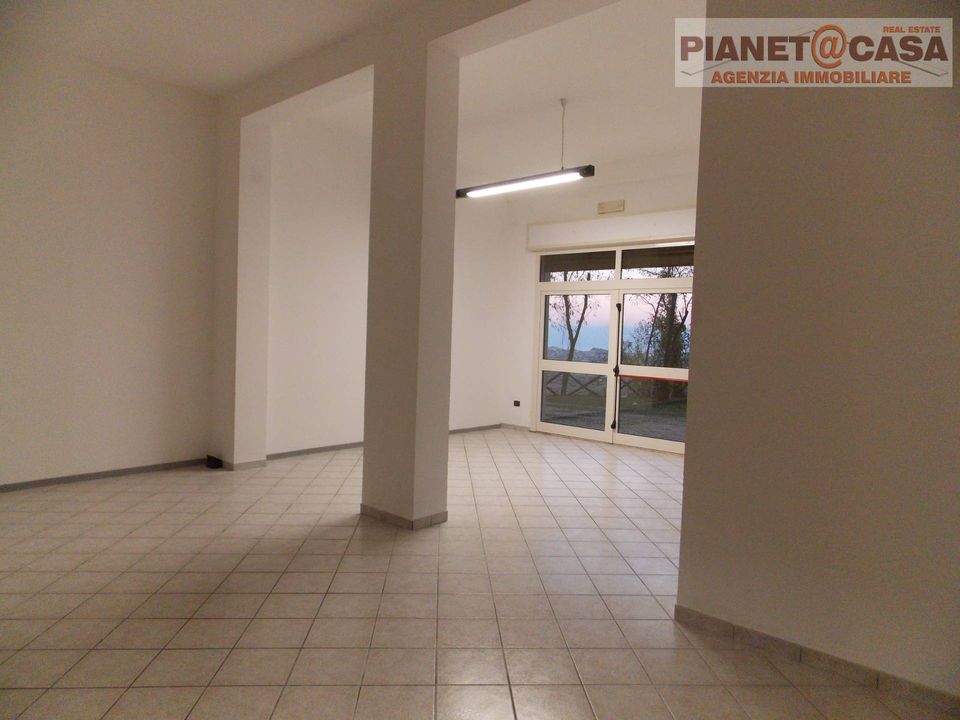 Erhvervsejendom i Castorano, Ascoli Piceno - foto 1
