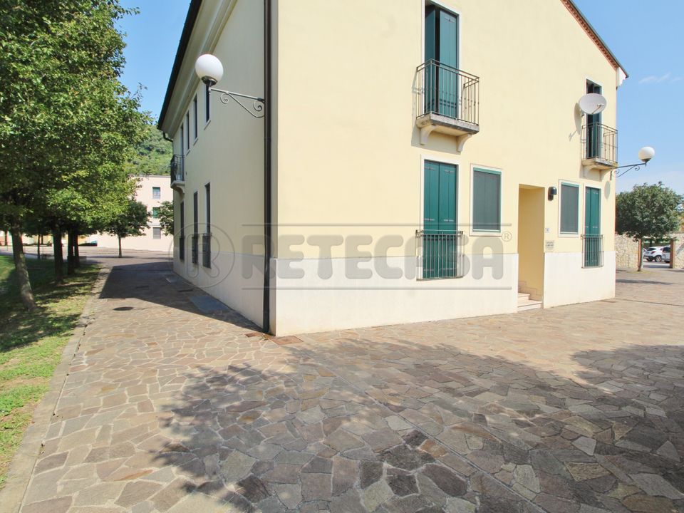Erhvervsejendom i Montecchio Maggiore, Vicenza - foto 2