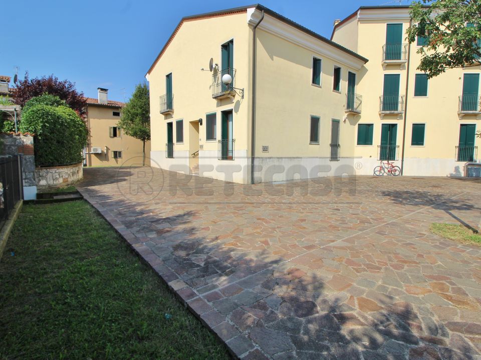 Erhvervsejendom i Montecchio Maggiore, Vicenza - foto 1
