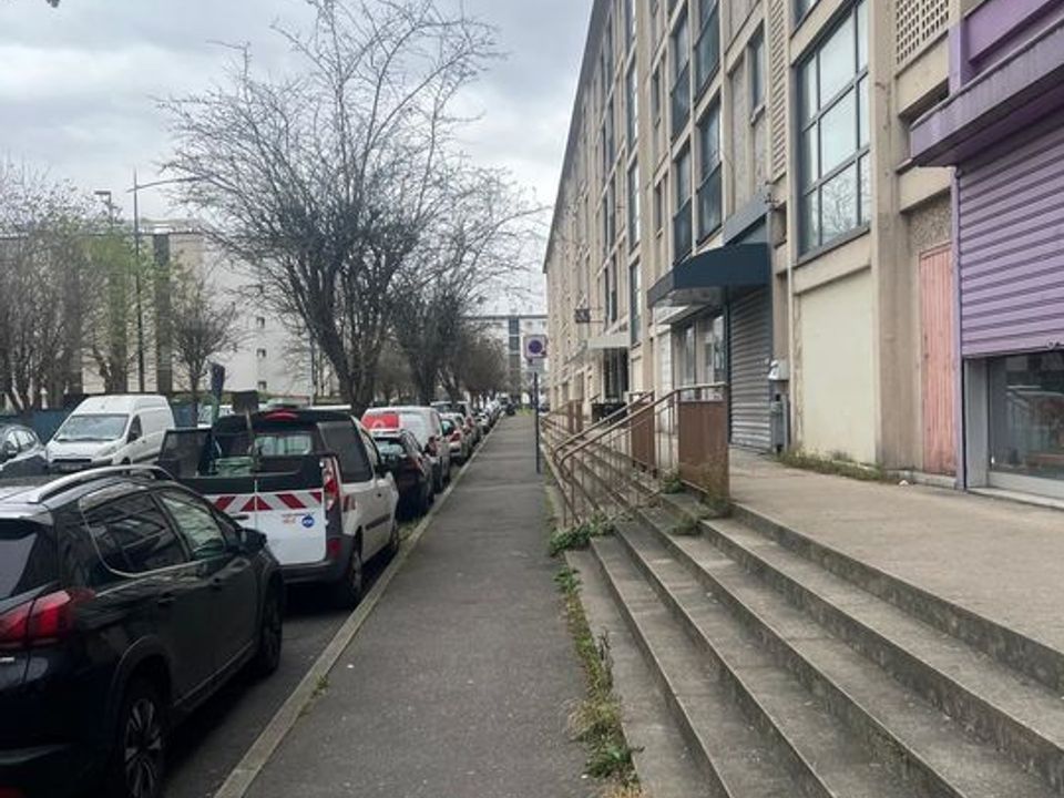 Erhvervsejendom i Drancy, Seine-Saint-Denis - foto 2