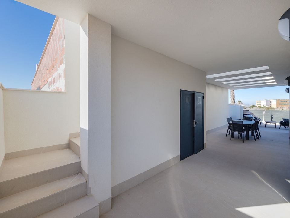 Villa - Torrevieja, Alicante - photo 4
