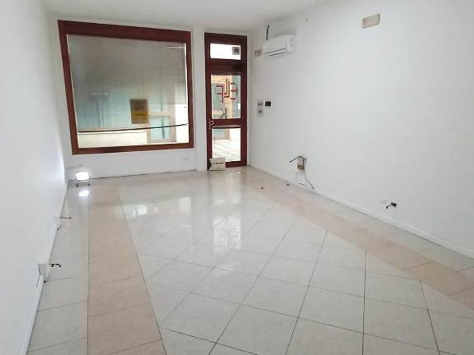 Erhvervsejendom i Rovigo, Rovigo - foto 1