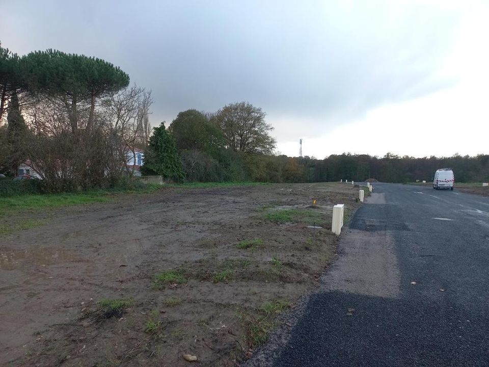 Helårsgrund i Rouans, Loire-Atlantique - foto 1