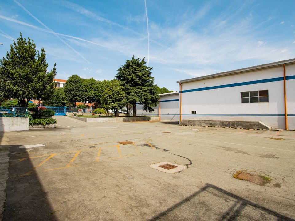 L'establiment comercial a Rivoli, Turin - foto 4