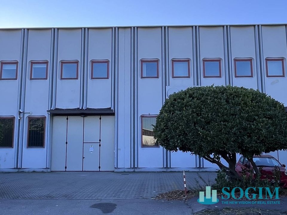 L'establiment comercial a Cusago, Milan - foto 2