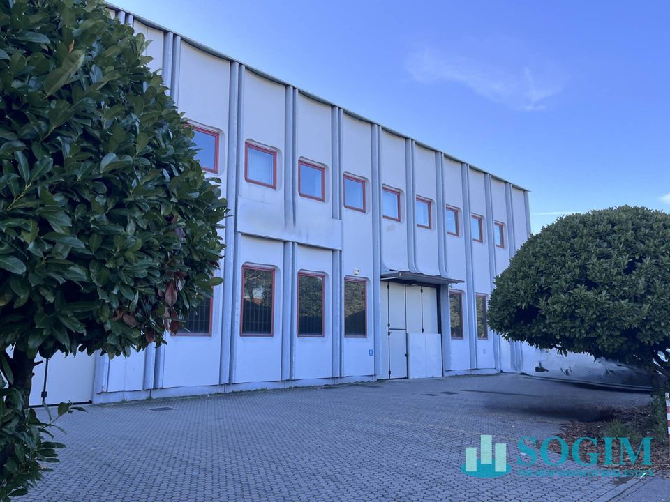 L'establiment comercial a Cusago, Milan - foto 3
