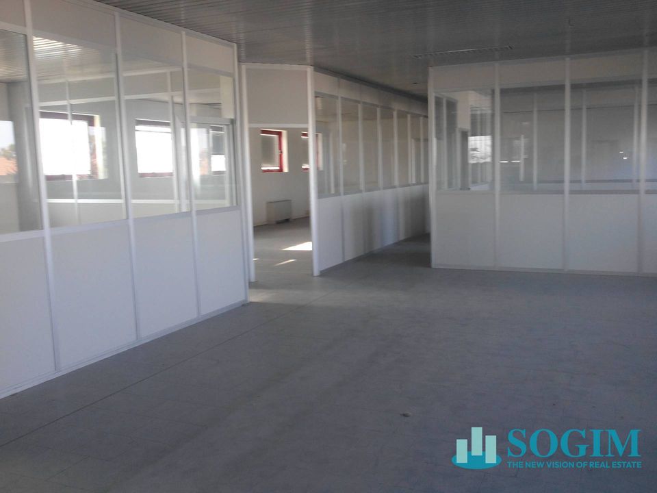 L'establiment comercial a Cusago, Milan - foto 5